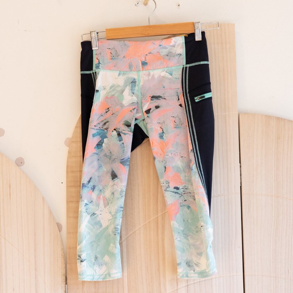 Lululemon | Abstract Print Cropped Leggings